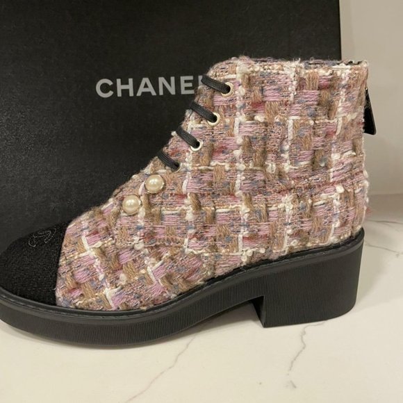 CHANEL 20B Tweed Fabric Cap Toe Pearl Lace Up Ankle Bootie Boots Shoes - Picture 2 of 12